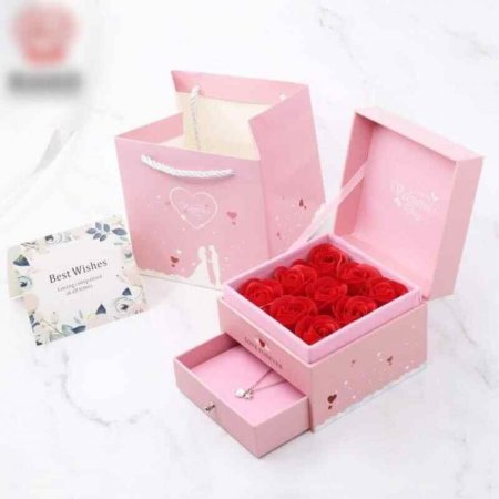 تغليف الوردة بوكس بلون الزهري